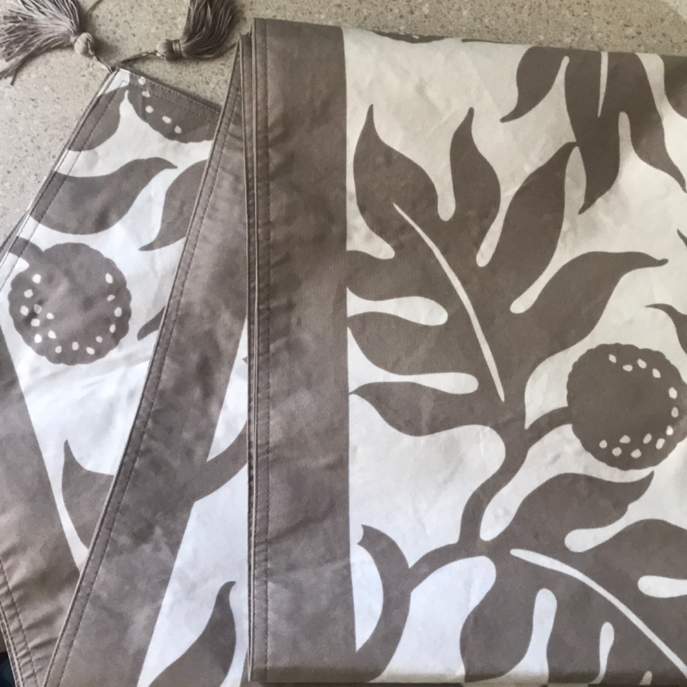 Table Runner